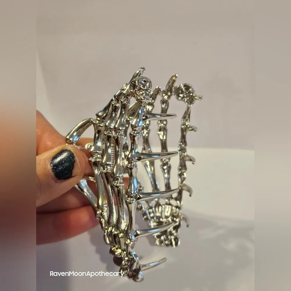3/15$ Bundle Deal New Skeleton Hand Hair Clip Silver